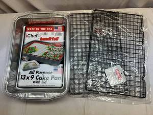 lot 5 image: SSS. 2x 9x13 iChef Cake Pans wlids & 2x 10x16 Cooling Racks