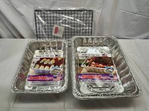lot 7 image: SSS. 2x HandiFoil Medium Roaster Pans &  All Purpose Pans wlids  2x 10x16 Cooling Racks