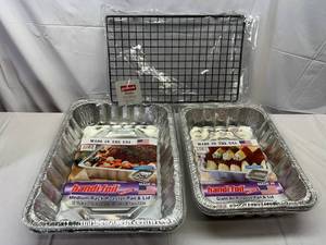 lot 10 image: SSS. 2x HandiFoil Medium Roaster Pans & All Purpose Pans wlids  2x 10x16 Cooling Racks