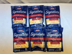 lot 48 image: B. 6x 8oz Kraft Signuature Cheddar Blend Shredded