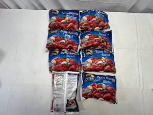 lot 94 image: L. 8x 10oz Berry Banana Blend Frozen Fruit