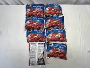 lot 95 image: L. 8x 10oz Berry Banana Blend Frozen Fruit