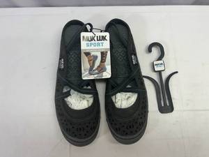 lot 468 image: LL. Muk Luks Sport-Size 10-Black
