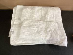 lot 403 image: 3PCS King Size Chezmoi Comforter Set