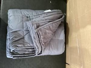 lot 449 image: King Size Weighted Comforter