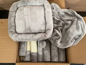 lot 452 image: Hey-brother Cat Tree, Cat Tower for Indoor Cats