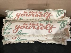 lot 478 image: LOT OF Members Mark Patio Home Decoration Pillows