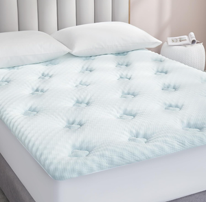 lot 418 image: Full Size Hansleep Memory Foam Mattress Topper