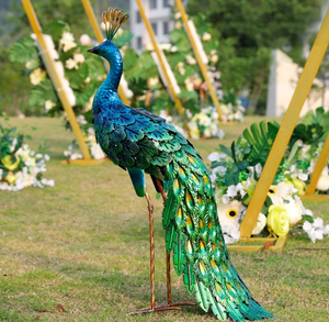 lot 271 image: Chisheen Outdoor Solar Peacock Statue Garden Decor Metal Yard Art for Lawn Backyard