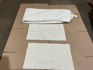lot 265 image: 3PCS King Size Comforter Set