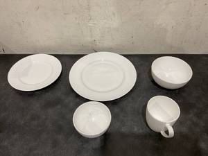 lot 266 image: 20PCS Bone China Dinnerware Set, Service for 4, White, Microwave Safe, Chip Resistant