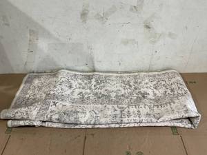 lot 582 image: 8x10 Area Rug