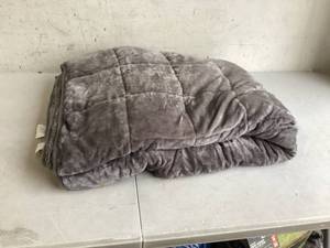 lot 284 image: Queen Size Weighted Blanket