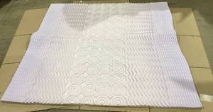 lot 607 image: King Size Mainstays Hypoallergenic Mattress Topper