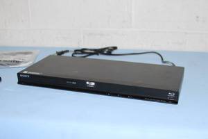 lot 58 image: Sony BDP-S580 3D Blu-ray Disc DVD Player & Remote Control & HDMI Cable
