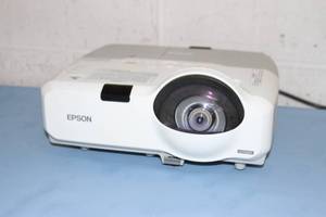lot 111 image: Epson PowerLite 425 Short-Throw Wide Angle Video Computer WXGA Projector  Projection System