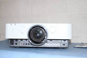 lot 124 image: Sony VPL-FHZ55 WXGA Widescreen Laser Light Source 4000-Lumen Home Theater Conference HD Video Projector - See Notes