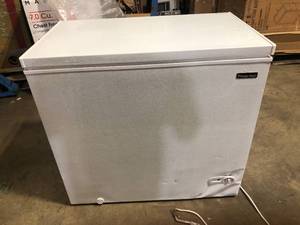 Magic Chef 7.0 cu. ft. Chest Freezer in White Damaged Customer Returns See Pictures