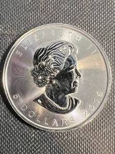 lot 98 image: 2019 CANADIAN MAPLE LEAF 1 TROY OZ .9999 FINE SILVER