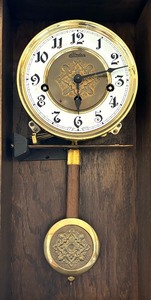 lot 21 image: Vintage Linden Wall Clock