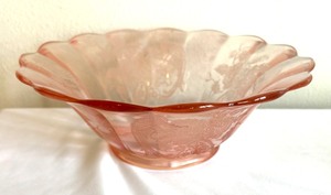 lot 22 image: Pretty Pink Depression Glass Grouping
