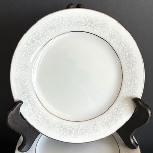 lot 24 image: Noritake Cumberland China Service for 12