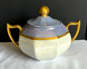 lot 71 image: Variety of Vintage Lusterware