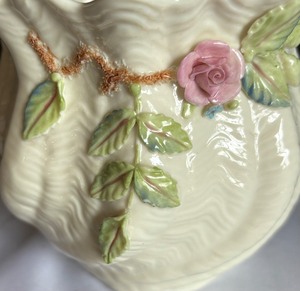 lot 104 image: Belleek Cache Flower Vasesc