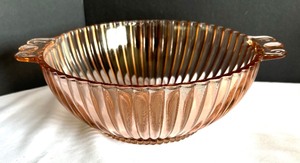 lot 106 image: Seven Pretty Pink Depression Glass Bowls