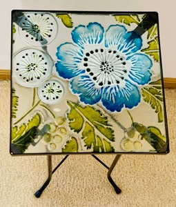 lot 40 image: Beautiful Petite Floral Stained Glass Plant Stand  Side Table