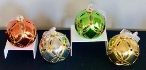 lot 46 image: Lovely Light-Up Ornaments