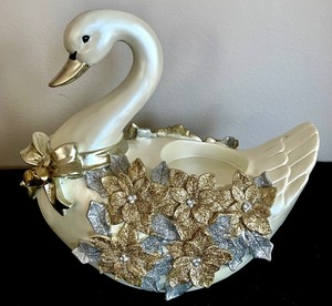 lot 94 image: Pretty Swan Candle Holder and Sparkly Golden Goose