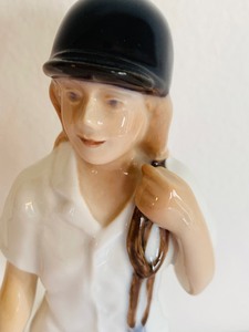lot 53 image: Anna A Blue Ribbon Day 1985 Bing and Grndahl Porcelain Figurine