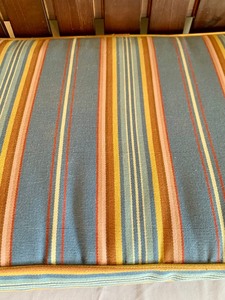 lot 98 image: Adorable Dog Bed