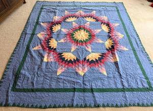 lot 122 image: Colorful Star Quilt