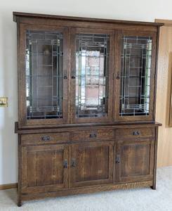 lot 1 image: Gorgeous Stickley Mission Style Leaded Glass Hutch