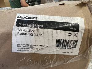 lot 58 image: 1 Case (12 each) NEW MediChoice 089DP30 18 x 22 Disposable Pillow - White (open box)
