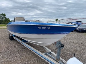 lot 1 image: 1985 Chris Craft Scorpion 313