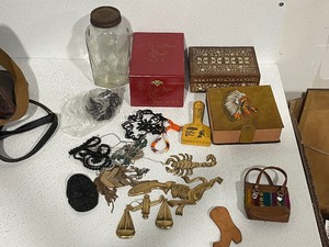 lot 60 image: Assorted Jewelry, Collectibles