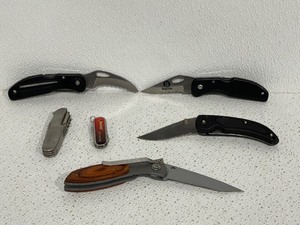 lot 71 image: Lockback Knives