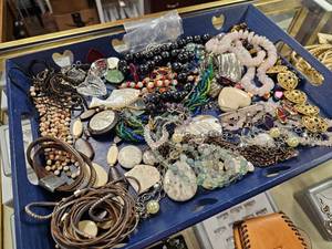 lot 45 image: HUGE Unsearched Jewelry Collection Lot #2