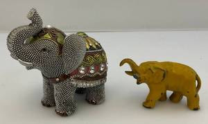 lot 33 image: Vintage Miniature Elephants 1 Cast Metal