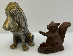 lot 34 image: Heavy Metal Hound Dog Door Stop 7 18 & Casted Metal Squirrel 4 14