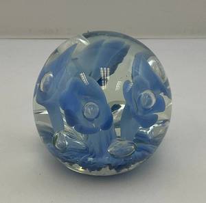 lot 39 image: Vintage Joe Rice St. Clair Blue Floral Paperweight 3 14 x 3 14