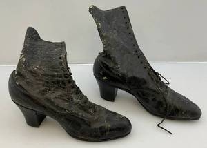 lot 50 image: 1800s Victorian Black Leather Lace-Up Boots Size 5
