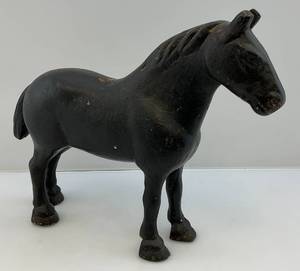 lot 61 image: Vintage Cast Iron Horse 15 L x 11 58 H x 3 12 W