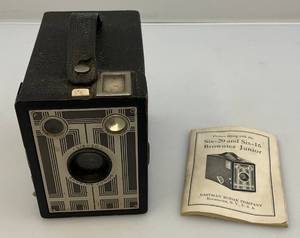 lot 73 image: Vintage Six-20 Brownie Junior Camera With Original Manual