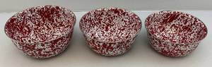 lot 85 image: Vintage CGS International RedWhite Slatterware Enameled Mixing Bowl Set 7 12, 8 & 8 12
