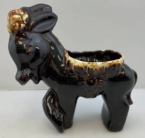 lot 111 image: Vintage Donkey Brown Dip Glaze Planter 10