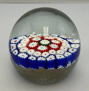 lot 115 image: Vintage Decorative Glass Paperweight